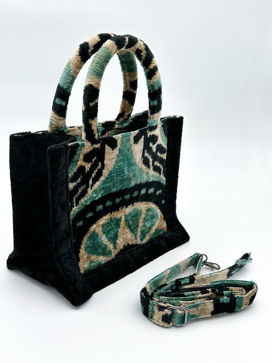 Velvet Ikat Elegance (Emerald Breeze)